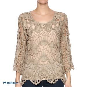 4/$20 Umgee crochet 3/4 sleeve top